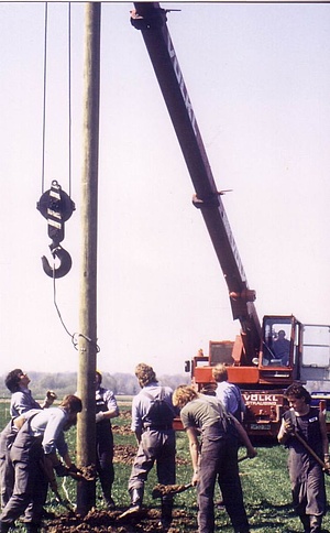 Aufstellen von Strommasten - Wetkampf der I-Züge 1987