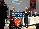 Rainer Heimann mit der Ehrenplakette